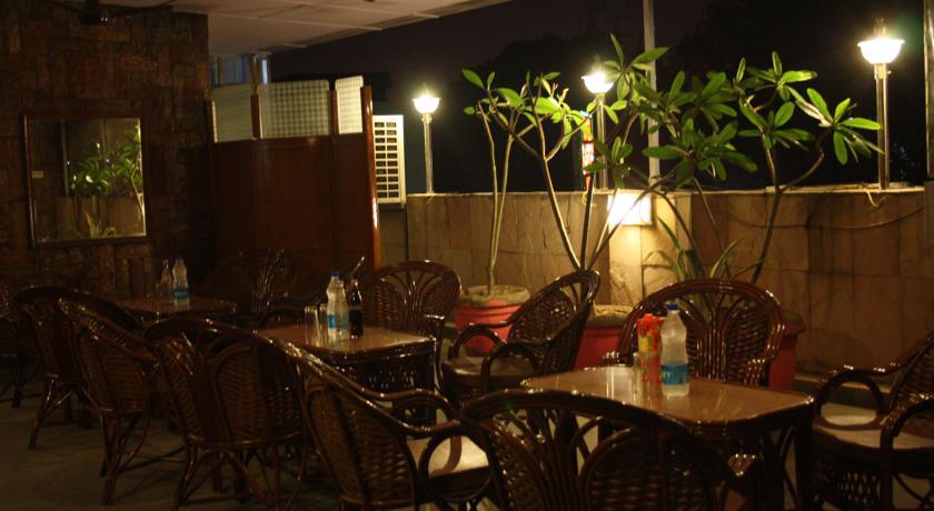 Hotel Rahul Palace New Delhi Restaurant photo