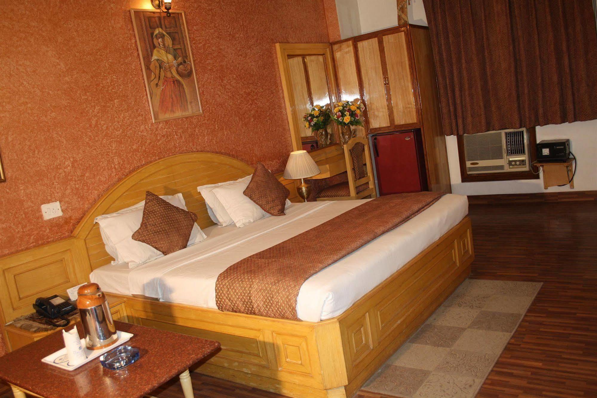 Hotel Rahul Palace New Delhi Room photo