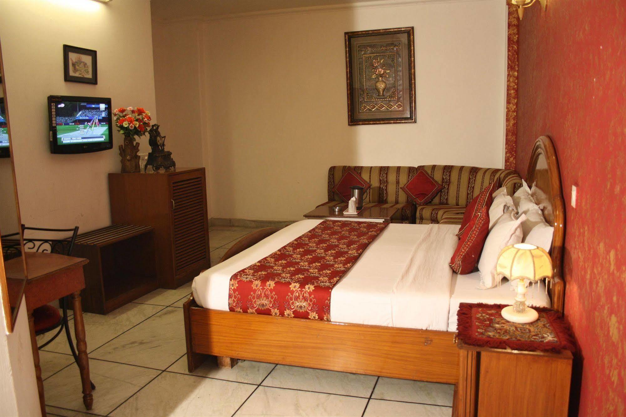 Hotel Rahul Palace New Delhi Room photo
