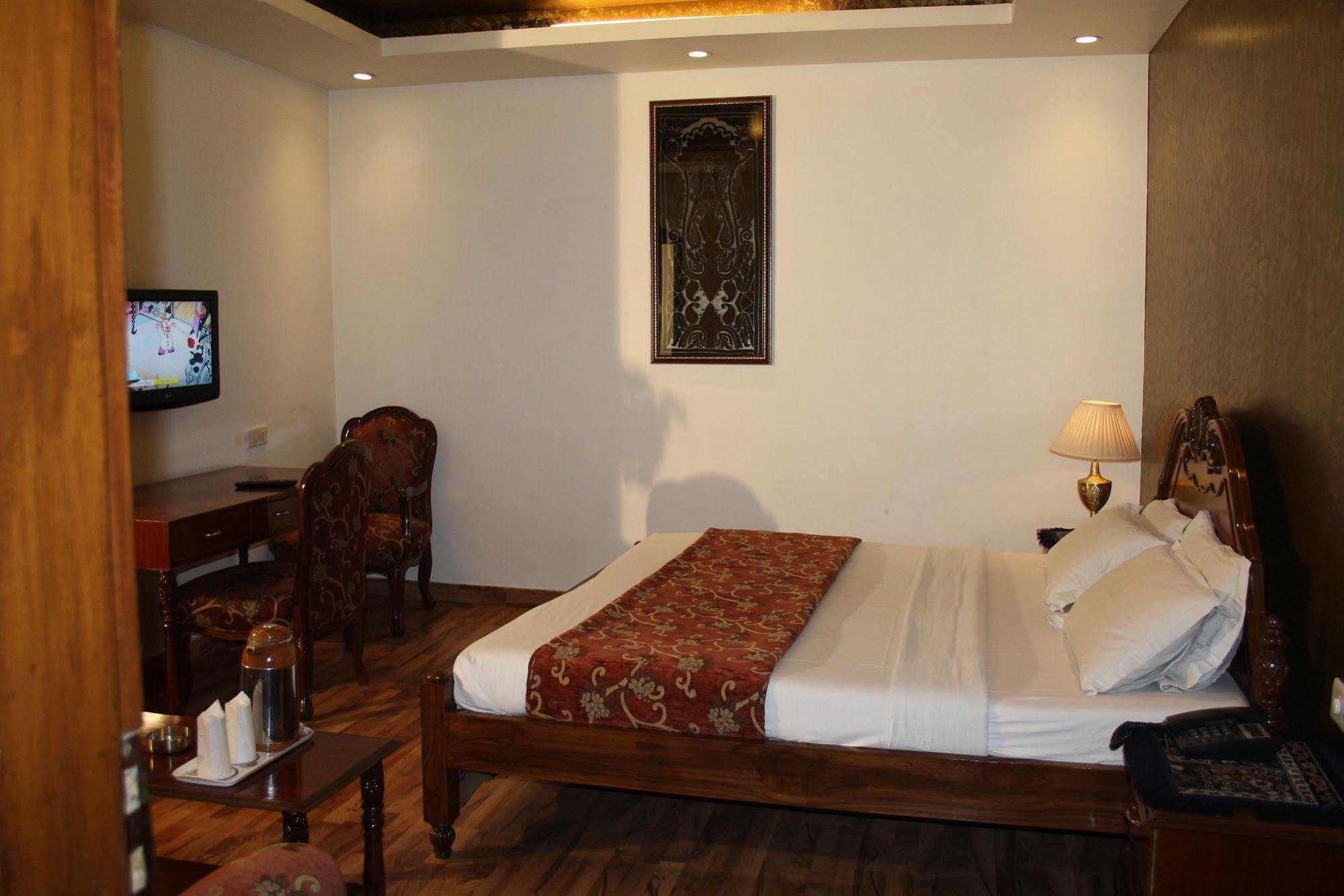 Hotel Rahul Palace New Delhi Room photo