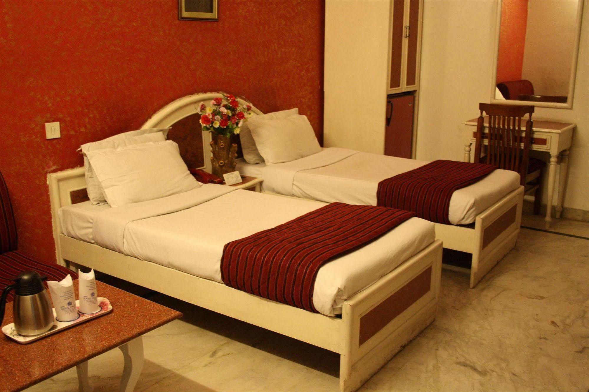 Hotel Rahul Palace New Delhi Room photo