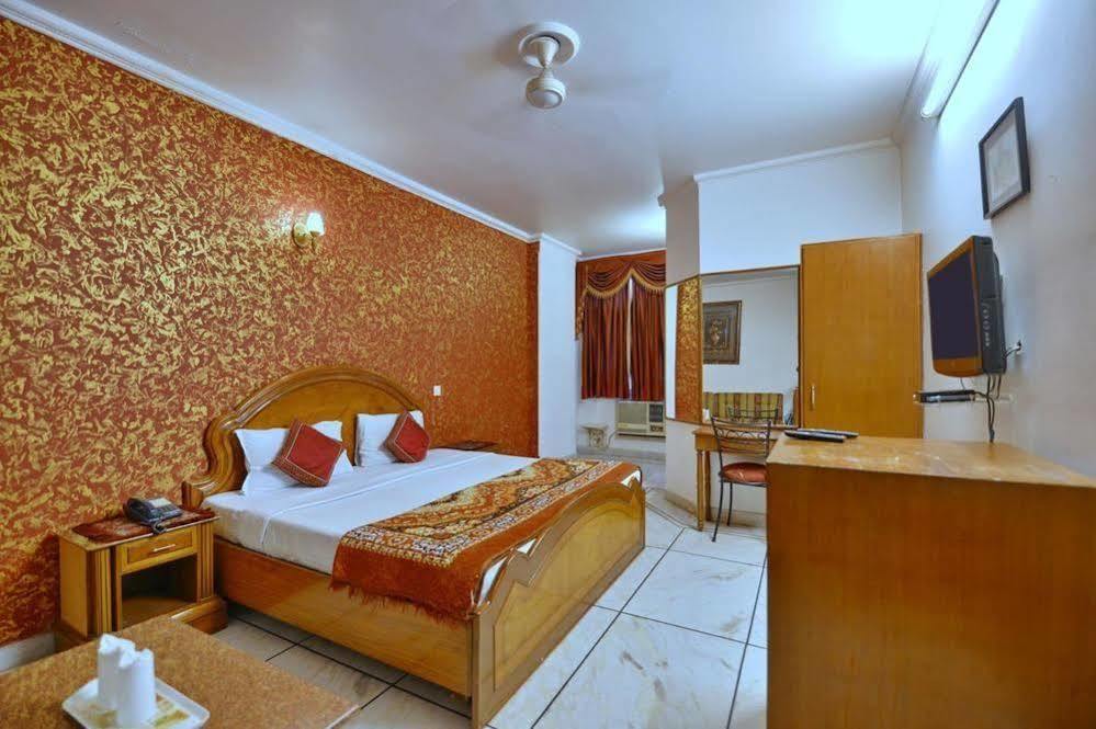 Hotel Rahul Palace New Delhi Exterior photo
